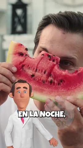 ¿Qué pasa si comes sandía de noche? 🍉🤯 #sandia #fyp #SabiasQue #fit #parati 