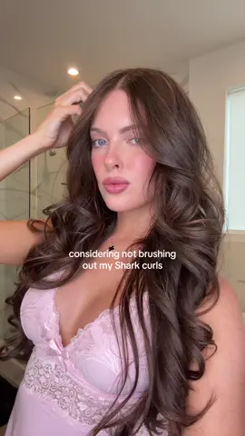 nothing like a cute set and fresh curls to make you feel confident!! #curlsroutine #matchingset #hairinspiration #brunette 
