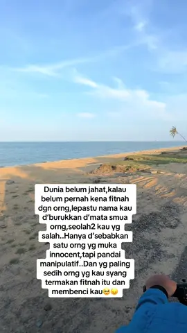 Aku tidak dendam ya Allah,tapi aku mohon izinkanlah stiap tetesan air mataku menjadi doaku yg tidak bisa ku sebut,dan jadikanlah setiap rasa sakitku adalah karmanya,buatlah dirinya selalu terbayang2 rasa berslah ats perbuatannya kepadaku.panjangkanlah umurnya didunia ini agar dia bisa merasakan balasan yg selama ini aku nantikan yg jauh lebih sakit dari apa yg tlah dia berikan kepadaku😌