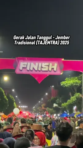 Gerak Jalan Tanggul-Jember Tradisional (TAJEMTRA) 2025 sukses digelar pada hari Sabtu, 23 Agustus 2025. Tajemtra menempuh jarak kurang lebih 30 kilometer, dari Alun-Alun Tanggul (Start) sampai menuju Alun-Alun Jember (Finish). #jember24jam #explorejember #fyp #fypシ゚ #jember 