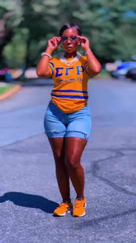 Pretty Poodle Saturday💙💛🐩 #sgrho #sigmagammarho 