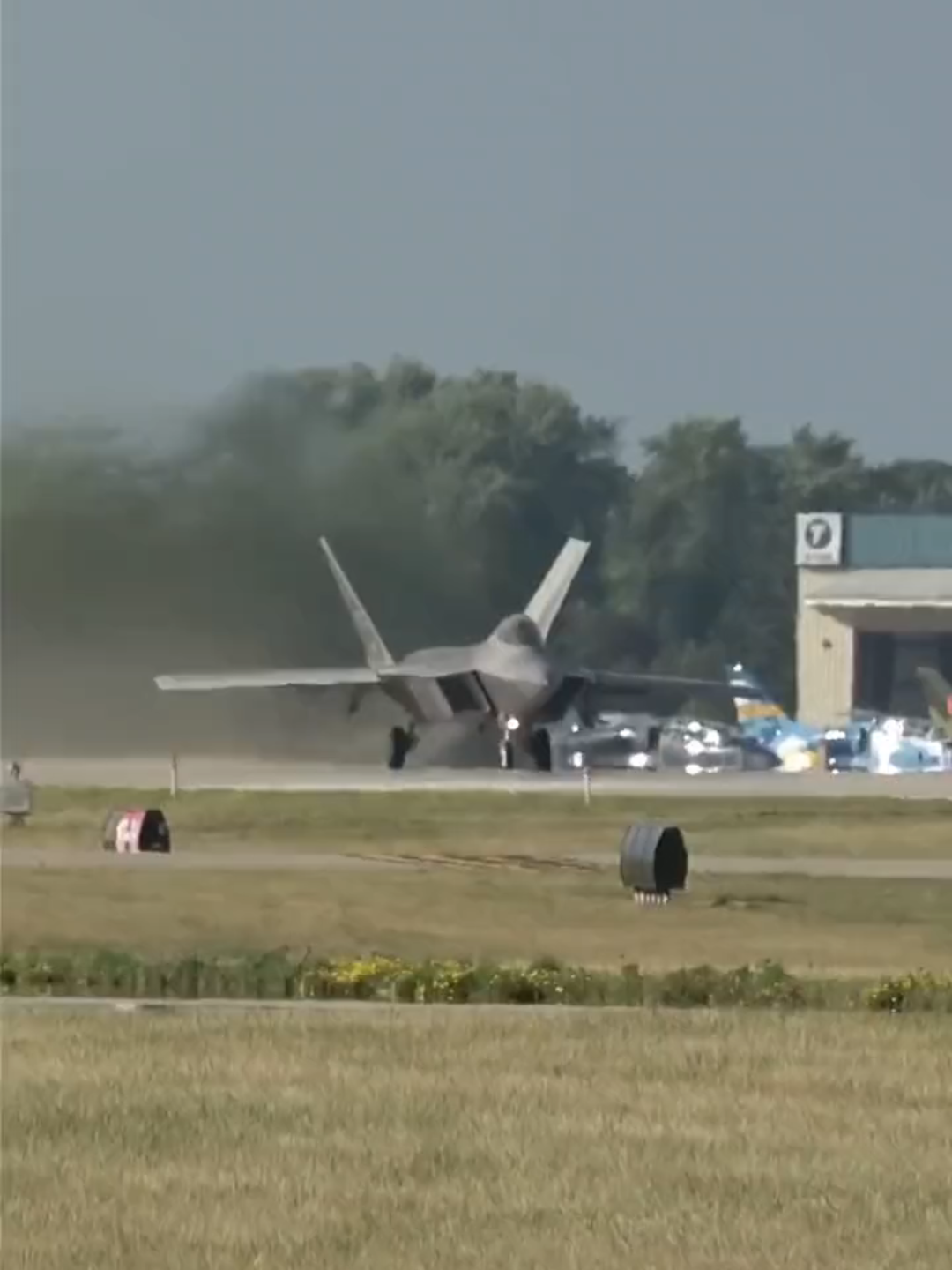 #military #usa #airforce #f22raptor #takeoff #aviation