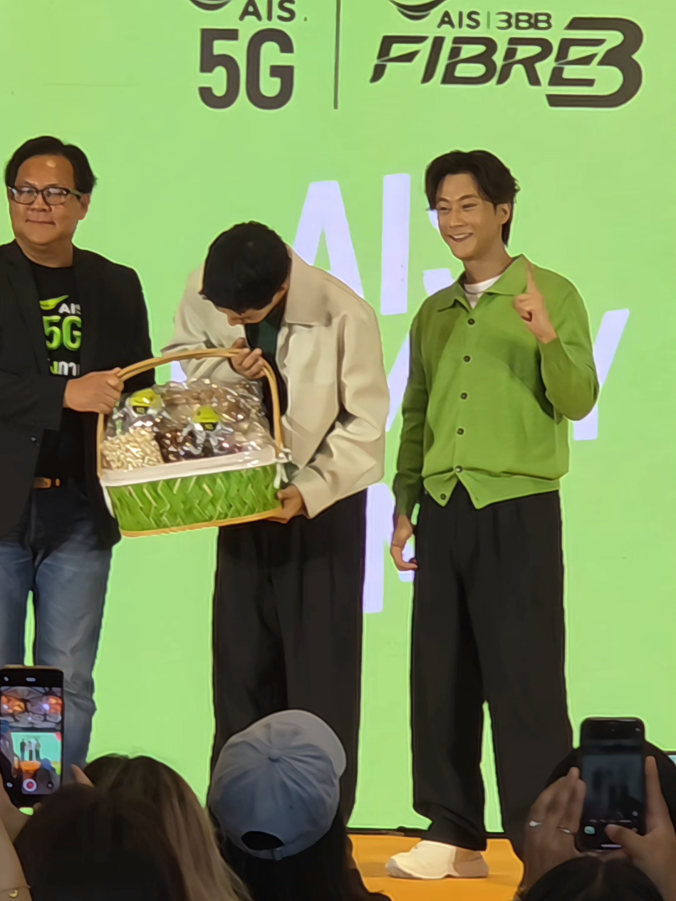 รอบนี้เค้าไม่สวบตะกร้าแล้วนะคะ 😅 เอ็นดูความน่ารัก#aisfamilytime #ais5gxพี่จองคัลแลน #cullenhateberry #คัลแลนพี่จอง #ฟีดดดシ 
