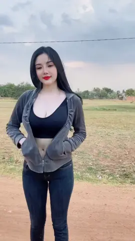 Trời xanh mây trắng, lòng em cũng trong veo
