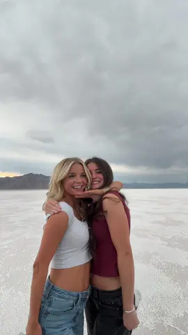 @creekyyyyyy and I at the chats  #saltflats #utah 