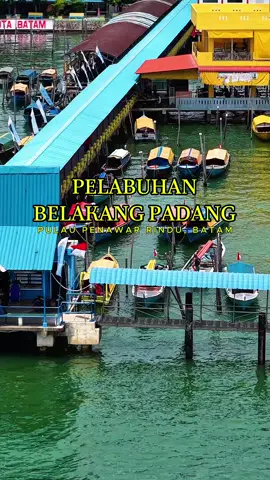 Belakang Padang di Pulau penawar rindu dengan keindahan laut dan kehangatan pelabuhan, tempat yang sempurna menikmati sunset dan  view Singapore. Wajib dikunjungi #belakangpadang #batam #batampunyacerita #batamtiktok #batamhits 