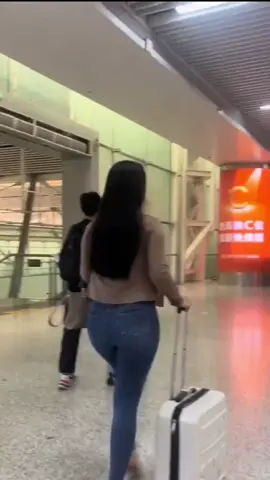 #性感丰满迷人气质女人 #背影女神 #极品身材美女 