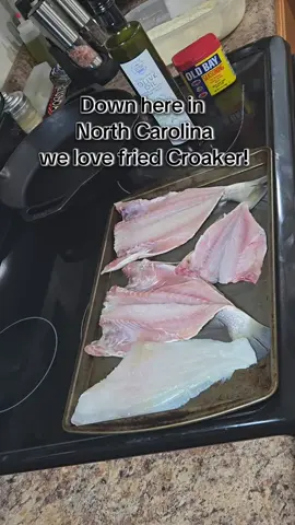 Saturday Night Special #friedfish #cookwithme #saturdaydinnerideas #croakerfish #northcarolina 