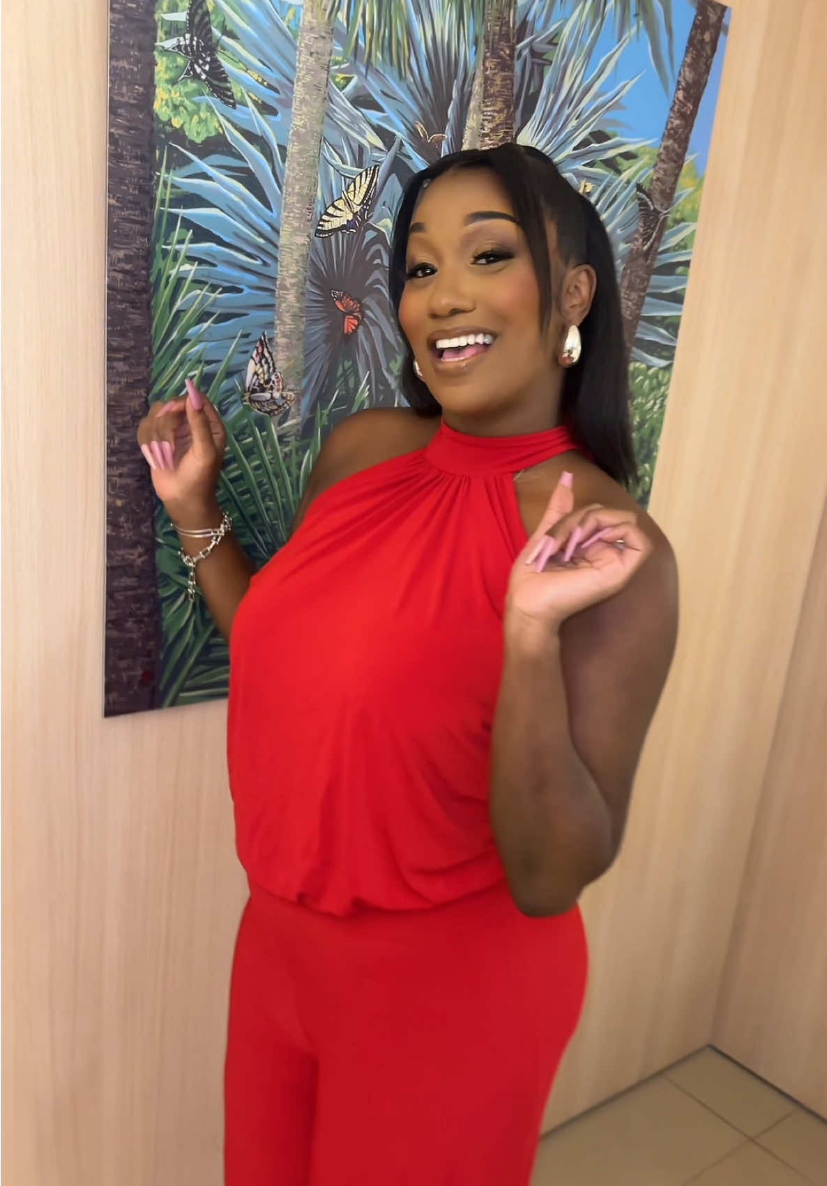 Guess who’s back ?! ❤️‍🔥 Hair and Make Up : @L I B E R T Y 🤎 #FannyJ #backatit #mumsoftiktok 