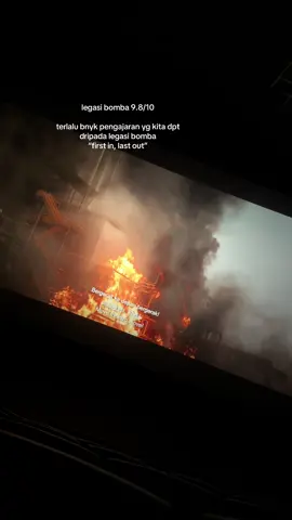 I deeply respect and salute the heroes of Malaysia, bcause the heroes of Malaysia are ready to sacrifice themselves to protect the people and ad stu scene yg sngt terharu soooo korg pergi tngok cpt legasi bombaa the movie #legasibombathemovie #benamir #nast #henleyhii 