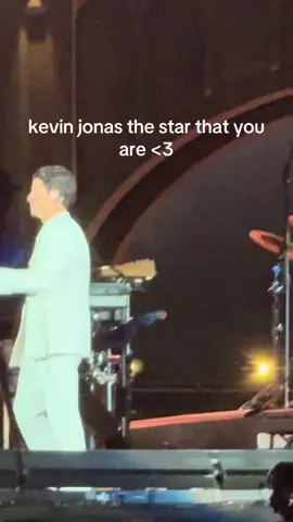 KEVIN WE ARE SO INSANELY PROUD OF YOU <3 @Kevin Jonas #kevinjonas #jonasbrothers #greetingsfromyourhometown #concert 