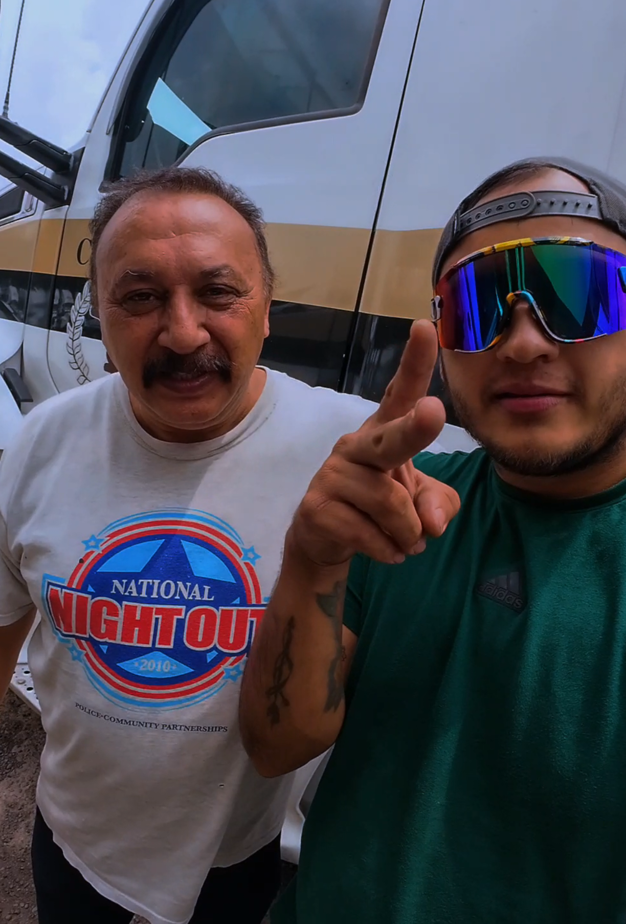 NOS ENCONTRAMOS A EL COMPA @Eduardo Madrigal  SIEMPRE UN GUSTO SALUDARLO ✌️👹💀🫂🦫🦫#DIABLITO #trailerosmexicanos🇲🇽💯😎 #todasmienten💔 #18cambios_en_una_mano🚛🚛😎 #amosdela57🛣🚛🚛🚛🚛💊💊🚬😎saludos 