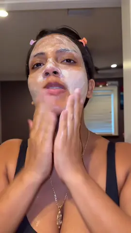 “ASMR Skincare ✨ Glow con Lamer + Medicube Booster 💖”•	#ASMRSkincare 	•	#BeautyASMR 	•	#GlowSkin 	•	#SkincareRoutine 	•	#Medicube