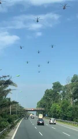 Chuồn chuồn bay cao thì nắng.