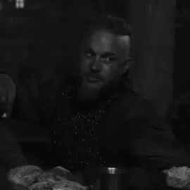 تتحول حمامه🕊️ #vikings #ragnar #ragnarlothbrok #فايكنق #راغنار 
