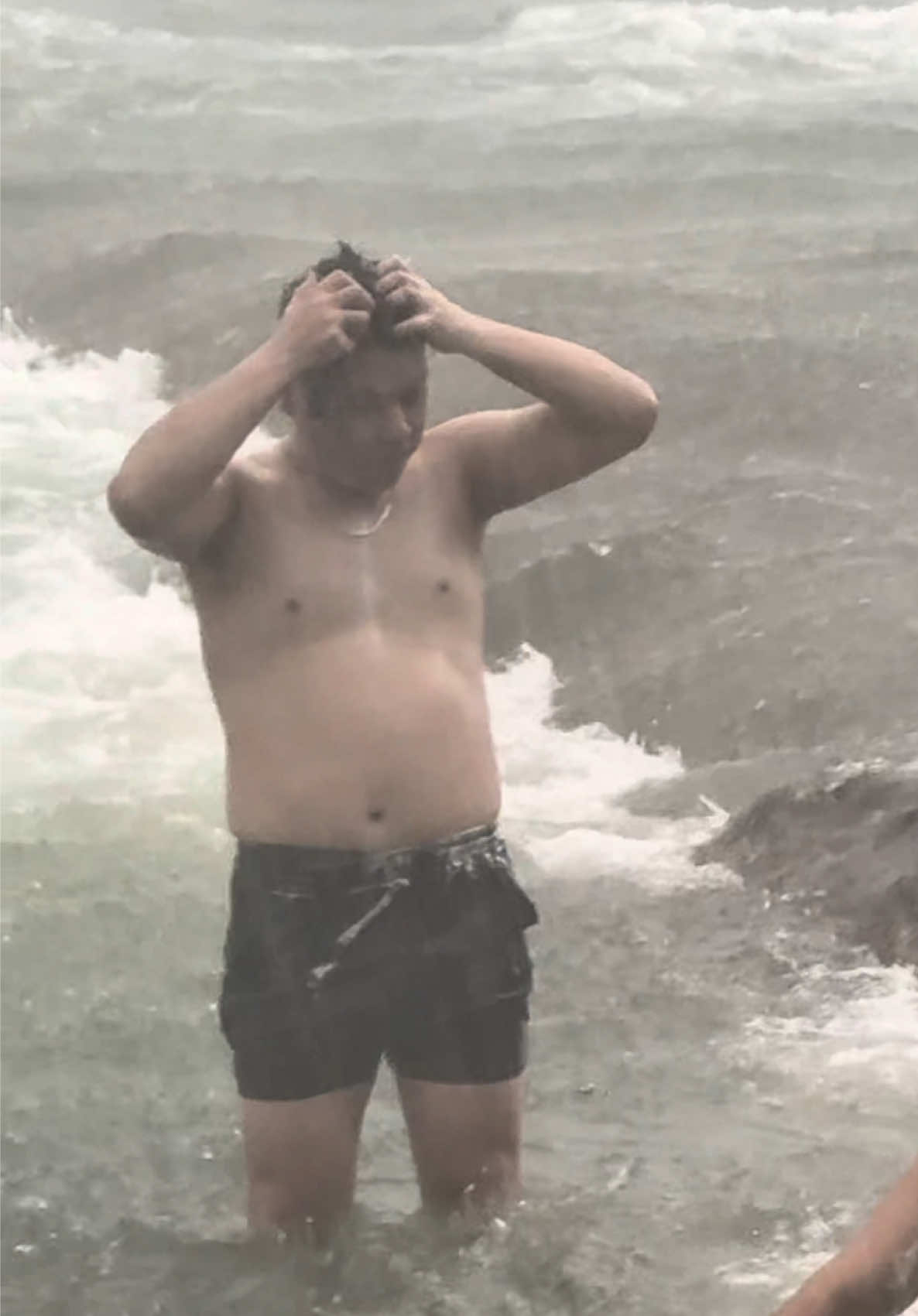Nay chú đi tắm suối cái bụng tưng tưng 😂