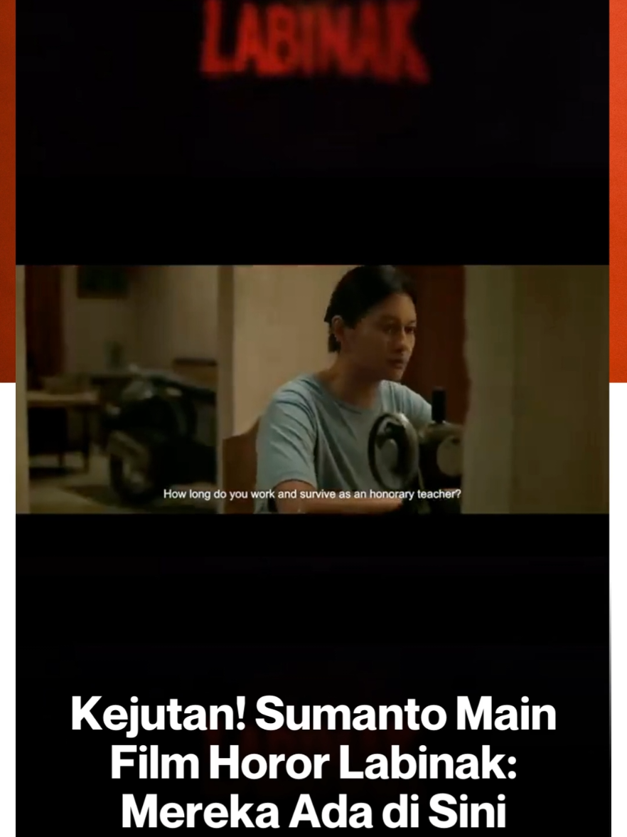 SUMANTO, yang belakangan dikenal dengan konten-kontennya di media sosial termasuk salah satunya adalah konten mukbang, kini bermain film layar lebar. Sumanto akan muncul sebagai kameo di film horor  Labinak: Mereka Ada di Sini yang tayang mulai hari ini (21/8) di bioskop. Penulis skenario film Labinak: Mereka Ada di Sini, Pratiwi Juliani mengungkapkan kehadiran Sumanto di film ini akan menjadi kejutan. Diungkapkan Pratiwi Juliani usai menonton film Labinak: Mereka Ada di Sini bersama Sumanto di CGV Rita Supermall Purwokerto, Senin, (18/8). Sementara itu, Nayla Purnama yang bermain di film ini juga membocorkan, untuk secara adegan ia tidak bersinggungan langsung dengan Sumanto. Film Labinak mengangkat kisah tentang Najwa (Raihaanun), guru dari kota kecil, yang pindah ke Jakarta demi masa depan putrinya, Yanti (Nayla Denny), setelah menerima tawaran mengajar di sekolah elit di sebuah yayasan. Namun, rumah barunya justru menyimpan teror sekaligus petunjuk dari arwah-arwah gentayangan korban praktik kanibalisme kuno yang dijalankan oleh para pemilik yayasan.  Saat ritual mematikan semakin dekat, Najwa harus melawan kekuatan gelap demi menyelamatkan dirinya dan anaknya agar tak menjadi tumbal ritual kanibal berikutnya. (H-2) Sumber : media Indonesia Aset : YT/@cinema21 #AyoNobarBTV #kejutan #sumanto #mainfilmhororlabinak #merekaadadisini
