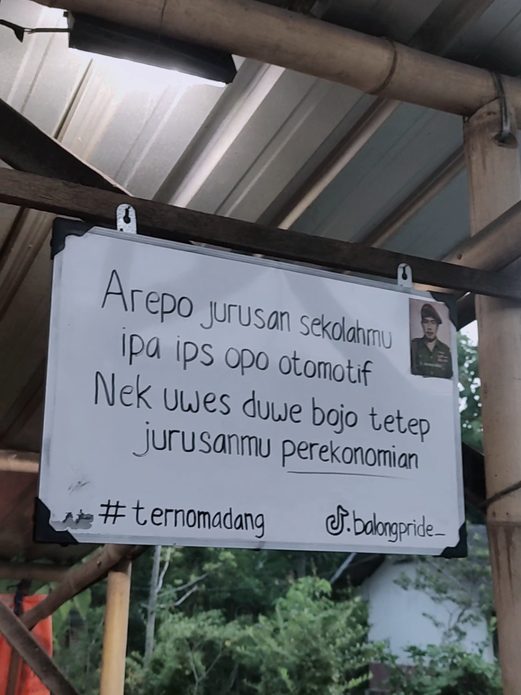 hoalah😌 Lokasi: Nasgor RajaRasa Etan Prapatan Ngumpul, Balong, Ponorogo. #quotes #jowostory #storyjowo #fyp #masukberanda #ponorogo24jam #nasgorrajarasa #balongpride #fyppppppppppppppppppppppp #jowopride #sampitak #rombongannyeni 