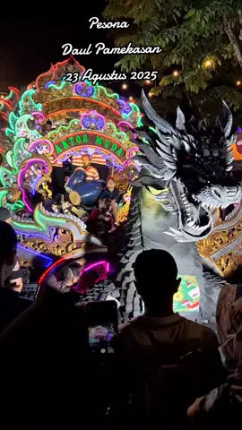 Kirap budaya yang super keren dengan iringa musik lokal yang ditunggu tunggu setiap tahunnya 😍 #daulpamekasan #karnaval #soundhoregjawatimur #carnaval #pesonaindonesia 