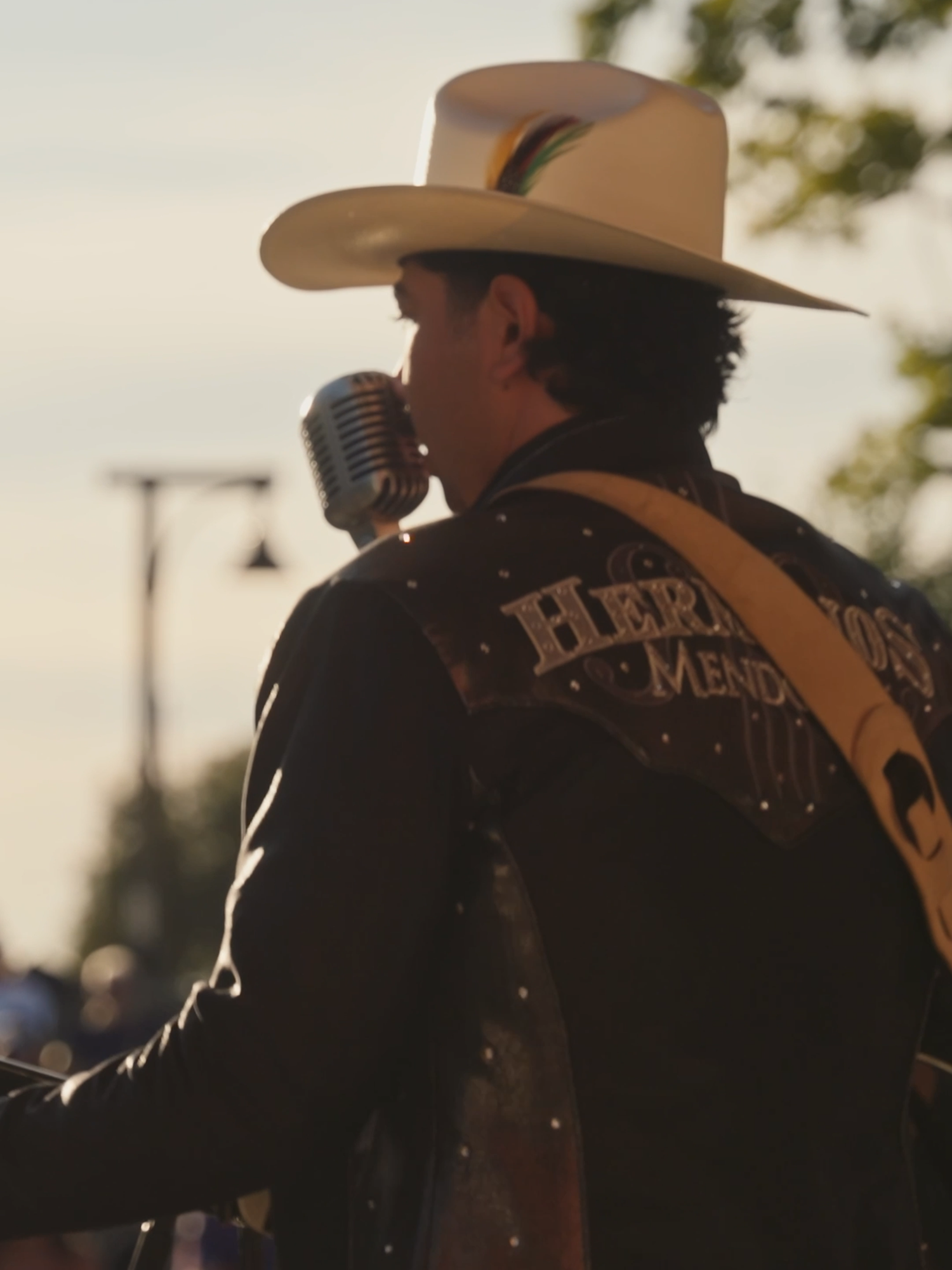 Showin 'em how we do it🫱🏻‍🫲🏼🔥 #bakersfield #loshermanosmendoza #country #countrymusic #martystuart #LHM🔱