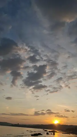 الشوق الأبدي الذي لا يصل إلى صاحبه هو الشوق إلى شخص في عالم مختلف 