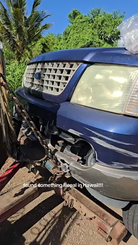 so I love looking tbrough cars that are junked. #freestuff #hack #junkcar #towing 