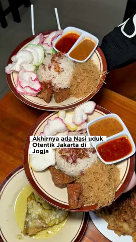 Yang kangen nasi uduk otentik Jakarta bisa kesini ya Gaes ini rekomen banget 😍  📍Nasi uduk Bang Dio Buka jam : 07.00-21.00  Jl Pandega Marta , manggung, caturtunggal, Depok, Sleman Yogyakarta 
