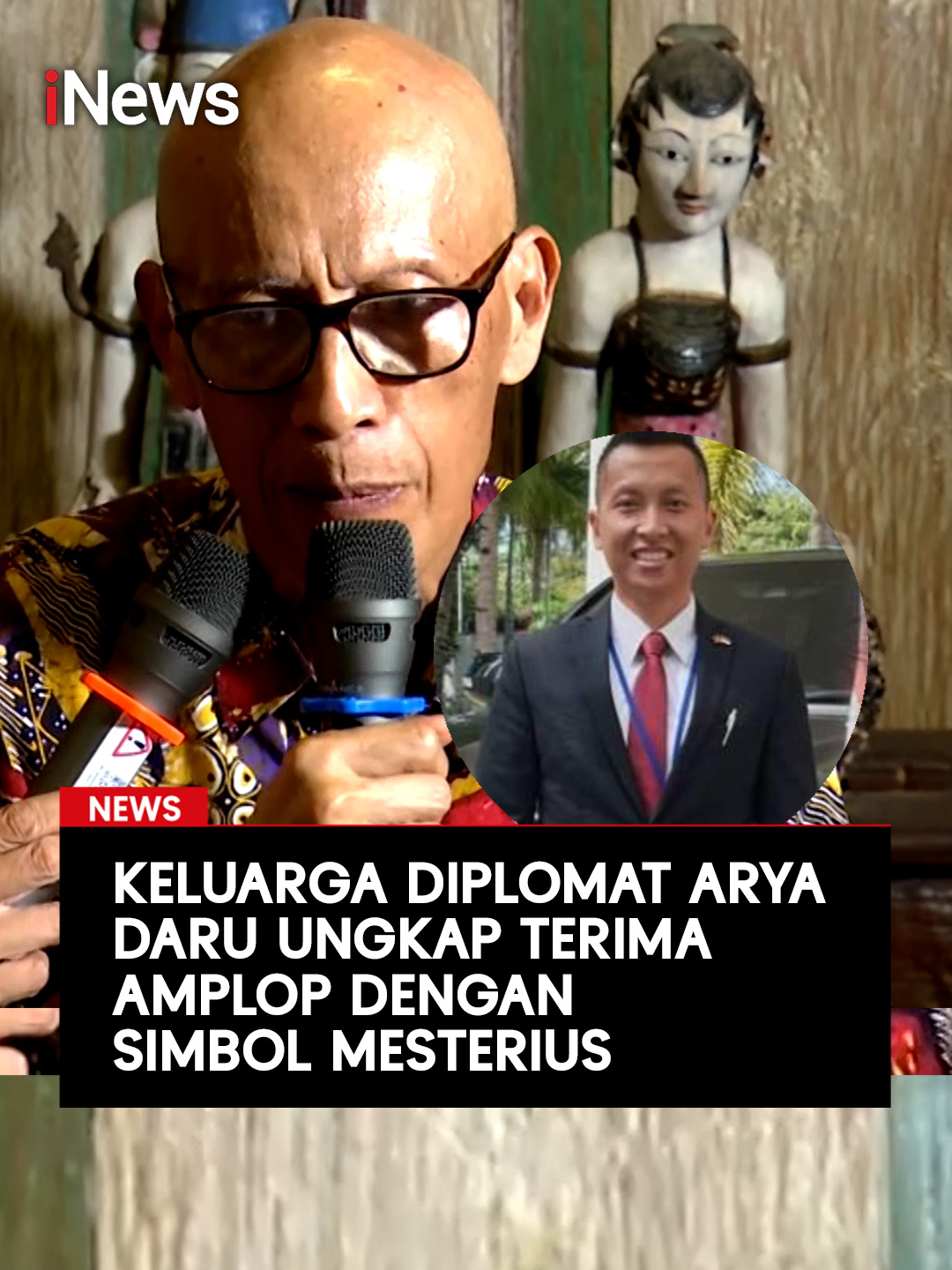 Kuasa hukum keluarga diplomat muda Kementerian Luar Negeri (Kemenlu), Arya Daru Pangayunan (39) mengungkap fakta baru dalam misteri kematian Arya. Ternyata, setelah pemakaman Arya, H+1 keluarga dikirimi amplop coklat demham symbol misterius. Keluarga pun telah menyerahkan amplop coklat tersebut beserta isinya ke kepolisian. Kata Nicho, pihak keluarga menuntut pihak kepolisian untuk menyelidiki secara tuntas sebab kematian Arya sebenarnya. Baca selengkapnya hanya  https://www.inews.id/news #iNews #AryaDaru #diplomatMuda #MisterikematianAryaDaru #ADP