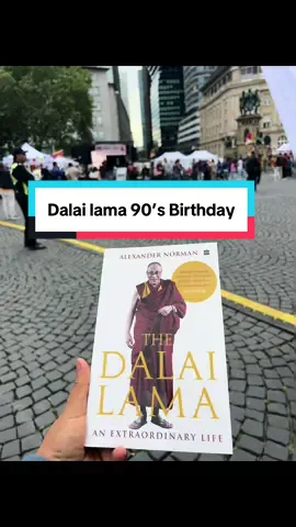 Celebrating the Dalai Lama’s 90th birthday today in Frankfurt. A day filled with peace, compassion, and joy. Truly unforgettable! 🪷🙏  #DalaiLama90 #PeaceAndCompassion #ommanipadmehum  #hauptwache  #frankfurt 