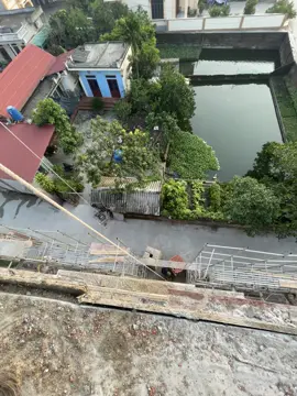 Có tiền mới làm phiền người khác được 