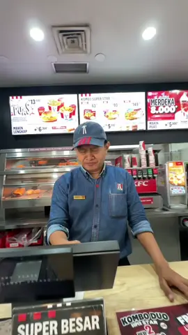 Mulai 11K tok bisa makan di KFC.  Caranya tinggal klik lokasi di postingan ini.  #Simasgulali #promoseruweekend 