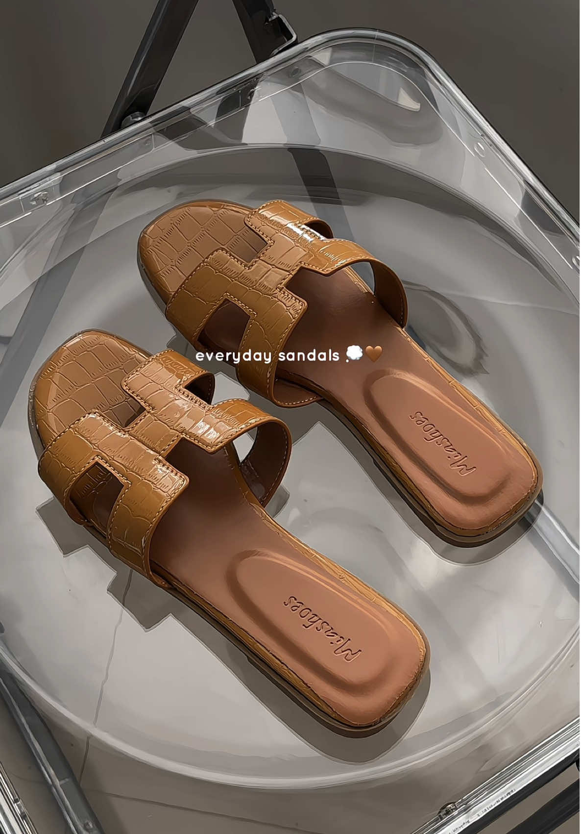 new flat sandals from Mia! ✨ #flatsandals #sandals #flats #sandalsforwomen #miashoes 