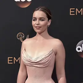 هذا الوقت دوار! #emiliaclarke #اميليا_كلارك #كاليسي 