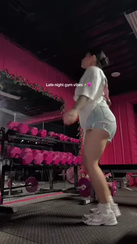 Mi lugar favorito 🩷 #duranguense #gymvibes #gymencasa #homegym #siganme #mexican #fypage #foru #fyp #4u #anaultreras12 
