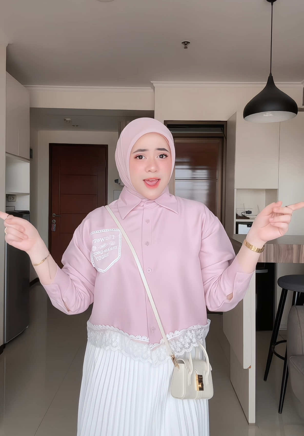 atasan pinkkyy!!🍡 #atasan #atasanwanita #ootdfashion #ootdinspo #OOTD 