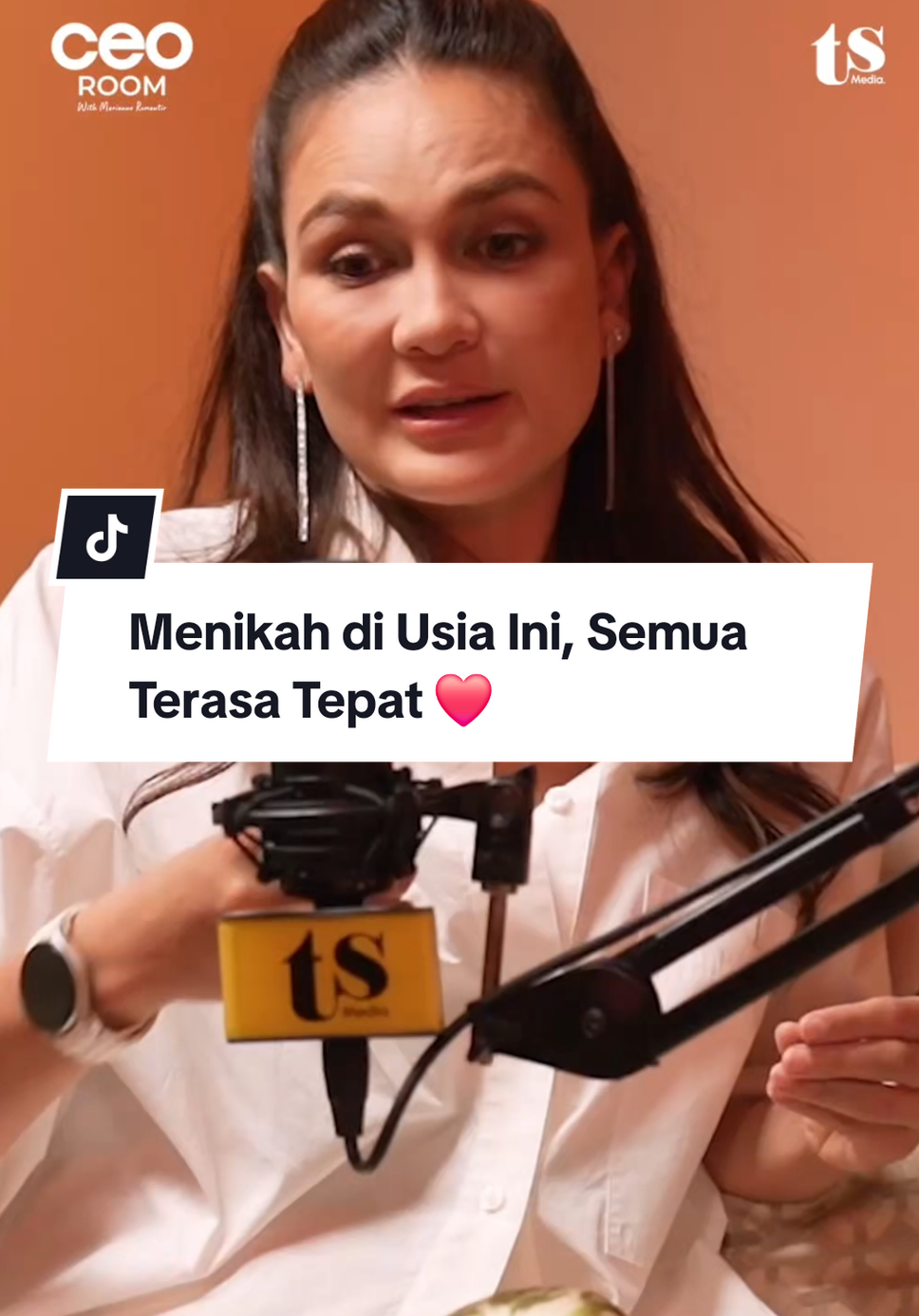 Buat @Luna Maya, pernikahan bukan soal dengan siapa ‘seharusnya’ dia menikah… tapi soal rasa yang feels right. Natural, comfortable, genuine.. Kadang yang paling berharga itu justru hubungan yang terasa autentik, bukan yang terlihat ‘sempurna’ di mata orang lain. #TSMedia #CEORoom #MarianneRumantir #LunaMaya #viraltiktok 