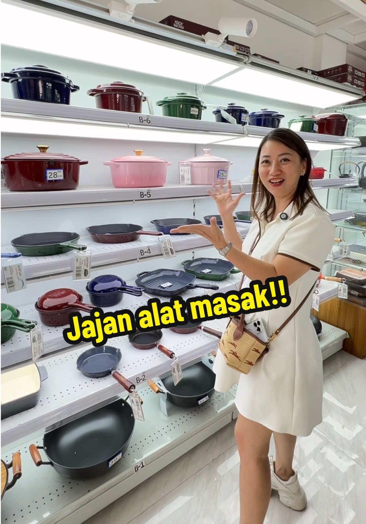 JAJAN ALAT2 MASAK NIH BIAR MASAKNYA LBH BERSEMANGAT LAGI 😂😂😂 #nanakoot #kochandbacken 