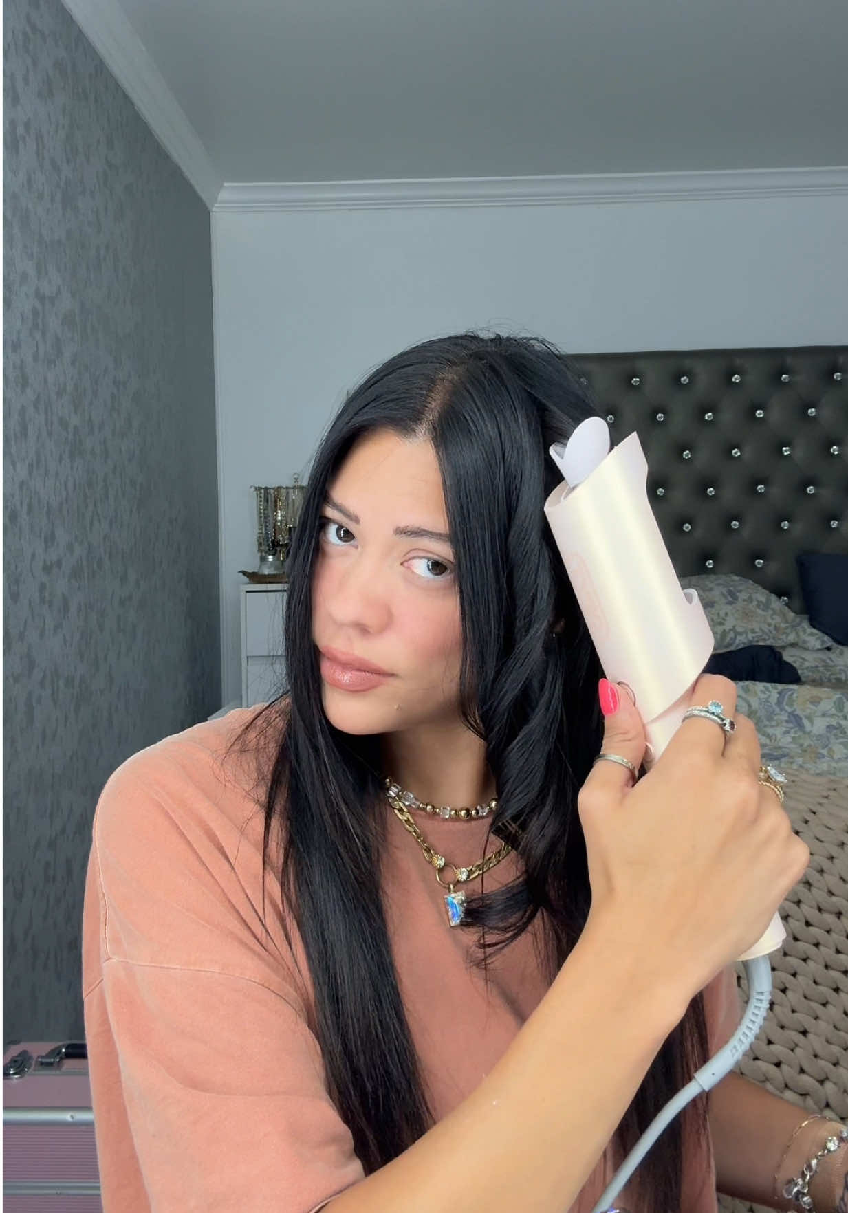 Trying out this automatic curling iron. I was definitely skeptical at first and definitely afraid I was going to end up with my hair in a big knot buuut I think the results speak for themselves ☺️💕 @TYMO BEAUTY US 