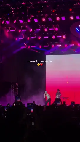 shouting sad lyrics yet SMILING😭🤍 #lany #lanyconcert #lalalafest2025 @LANY 