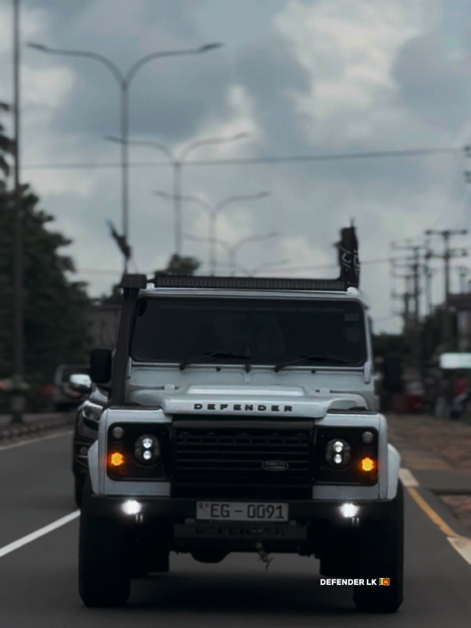දැක්ක ගමන් සිත වැටුණා....රෙද්ද කඩන් බිම වැටුණා 😩🖤 #defenderslk #foryou #trending #viralvideo #srilanka 
