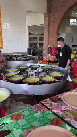 Bánh xèo nhân đậu xanh thơm ngon tại chùa Hưng Long Tiền Giang thứ 7, chủ nhật cuối tuần 
