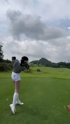 Em đang cuốc đất bục cả chỉ đây 🤪🤪#golf #swing #xuhuongtiktok 
