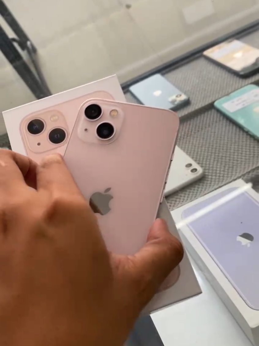 13 Pink tetap menjadi idaman 😉😇 Yang mau tanya tanya bisa Dm aja bolo 🤗  #iphone13 #hpmurah #pbiphonestore #iphoneprobolinggo #iphonegenggong 