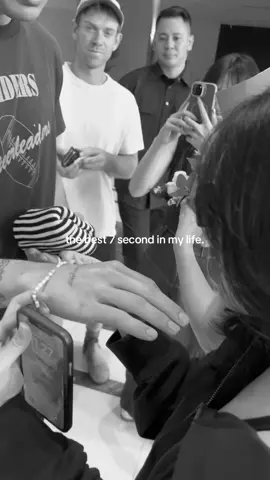 gave him a frienship bracelet and put it directly on his hand🥹 my heart is full. thank you for making me falling in live with life again, P @paul klein 🤍 @LANY #lany #pauljasonklein #fangirl #fyp 