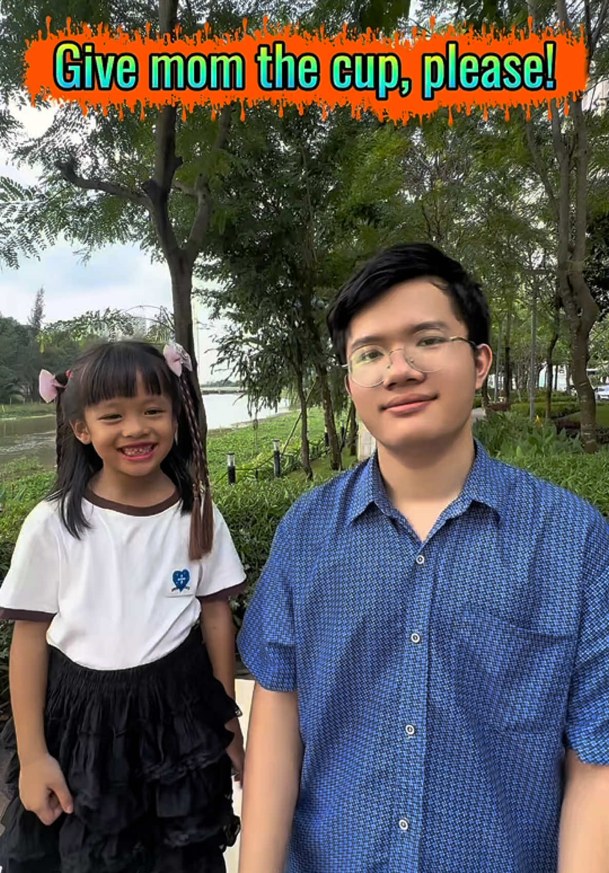 Nhờ con đưa đồ vật cho mình hay cho người khác trong Tiếng Anh nói như thế nào? #mejelly19 #LearnOnTikTok #hoctienganh #tienganhchobe #tuhoctienganh #tienganhtreem #tuvungtienganh #tienganhchonguoimatgoc #xuhuong #tienganhtreemonline