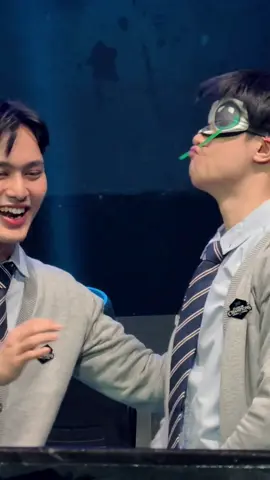 Replying to @ameeraaanr nih nih rafael roger malah disatuinnnn🤣