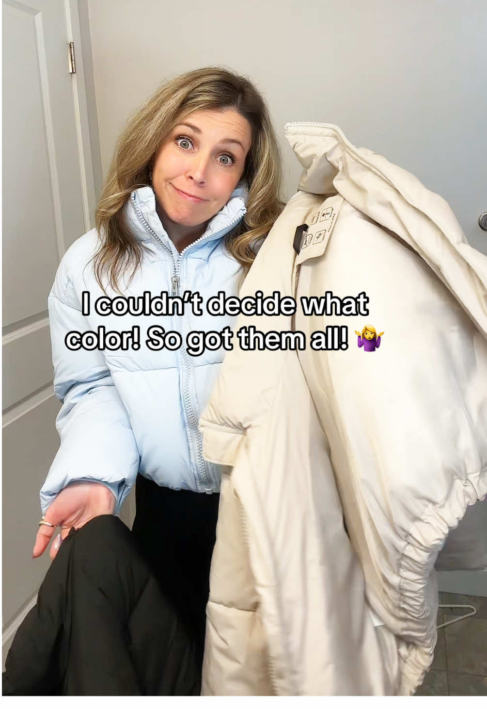 These cropped puffer coats are sooo good!!! #puffercoat #coat 