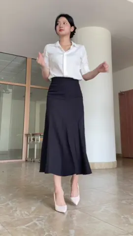 Chủ nhật mà nàng làm gì ở đây?