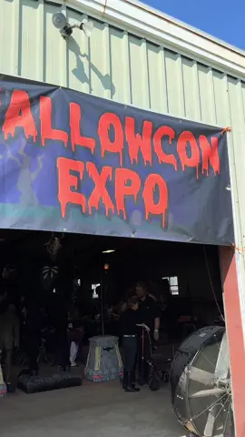 Check out the amazing event of Hollowcon Expo and got to meet an amazing individual@HALLOW HAUNTS if you want more information for next year’s event, please reach out to hallow haunts!!!