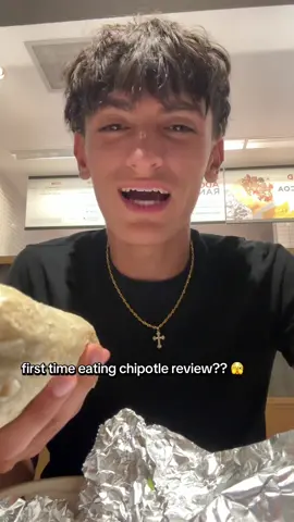 FIRST TIME EATING CHIPOTLE REVIEW? #fyp #foryou #chipotle #foodreview #fypシ 